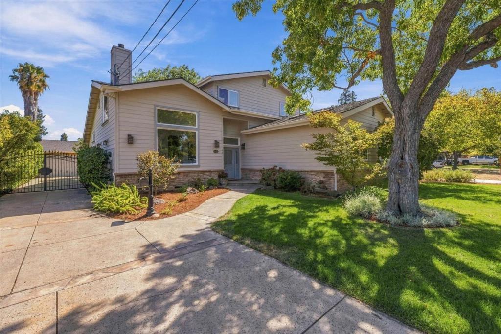 28 Hunt Way