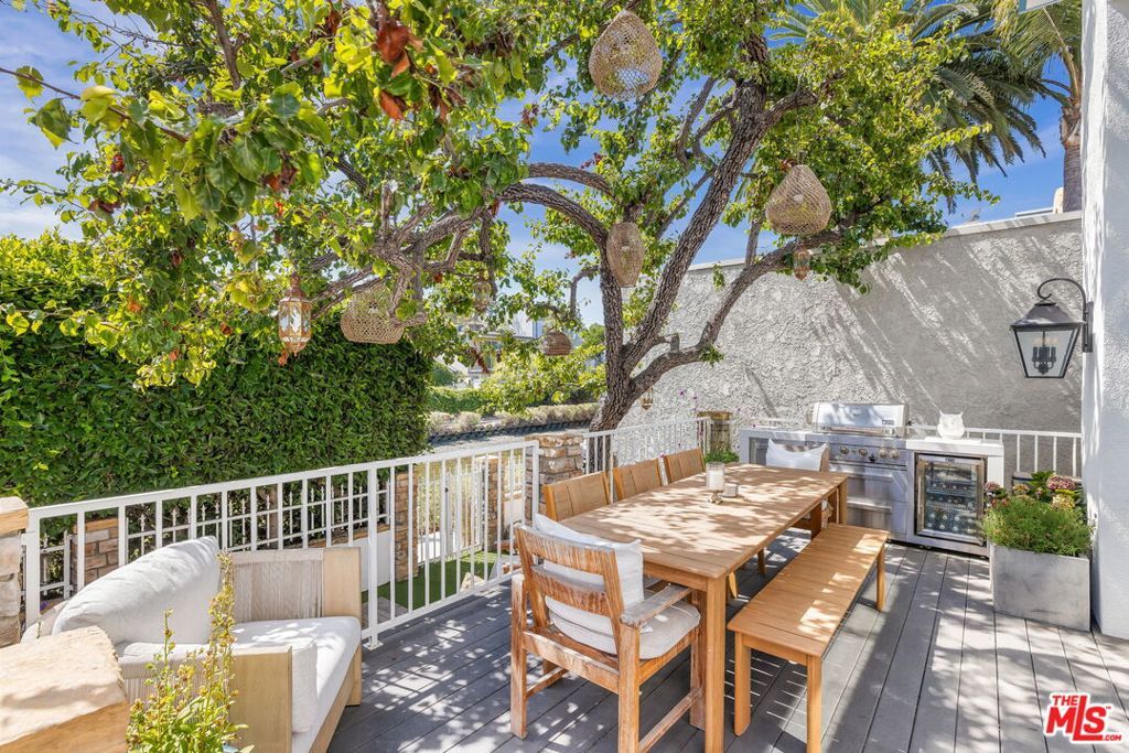 Photo of 439 Carroll Canal, Venice, CA 90291 (MLS # 25587057)