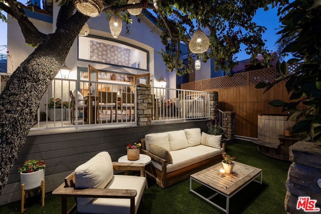 Photo of 439 Carroll Canal, Venice, CA 90291 (MLS # 25587057)