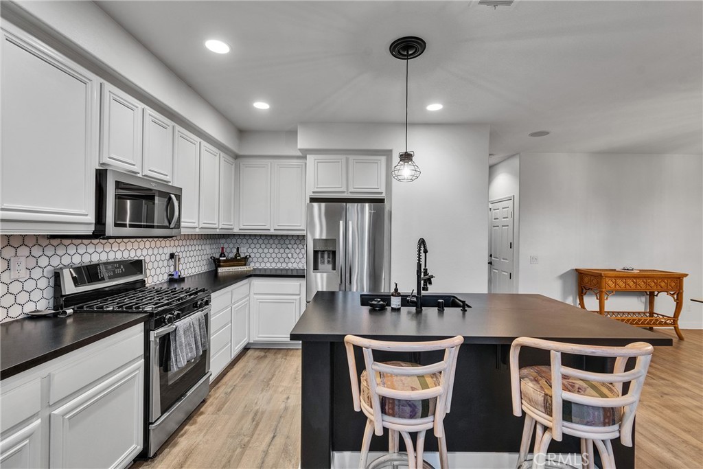 40083 Annapolis Drive