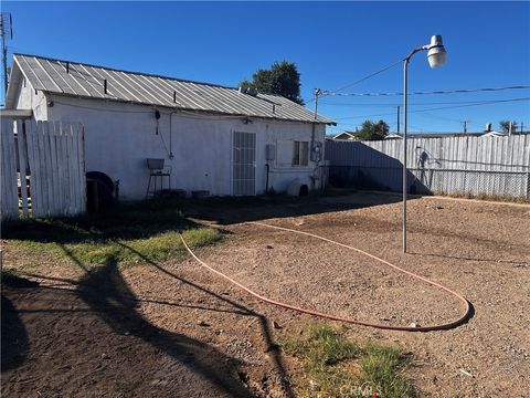 Photo of 119 Walnut St, Needles, CA 92363 (MLS # WS25256465)