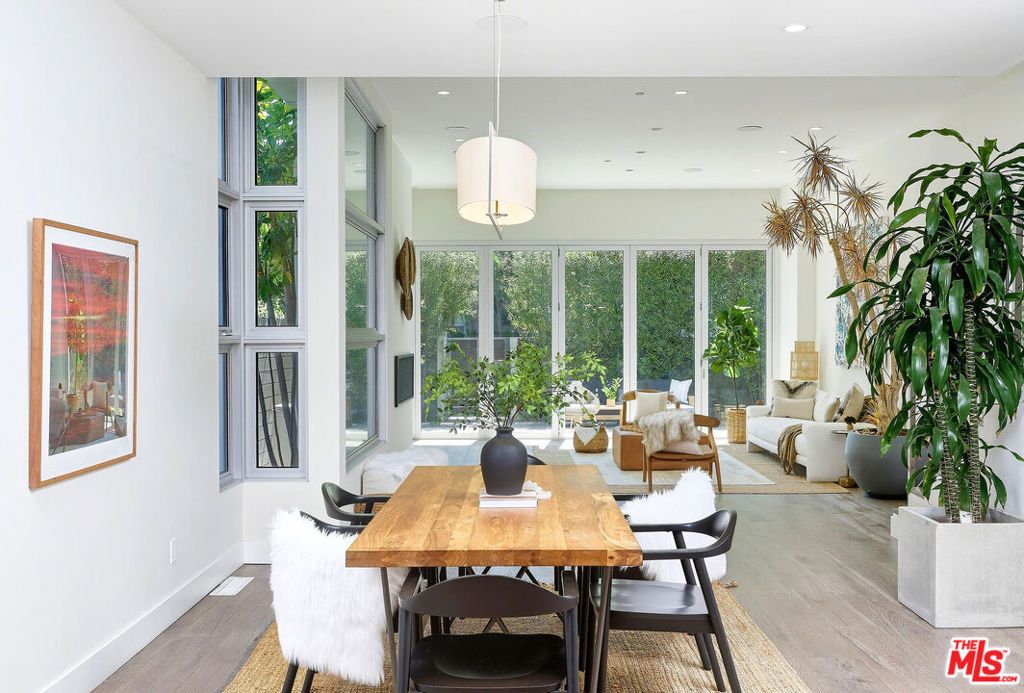 Photo of 653 Oxford Ave Ave, Venice, CA 90291 (MLS # 25569579)