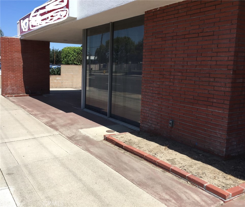 1559 W Commonwealth Avenue