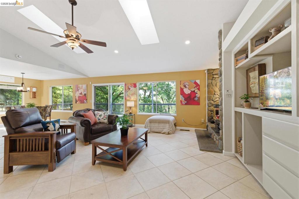 16690 Ridgewood Dr