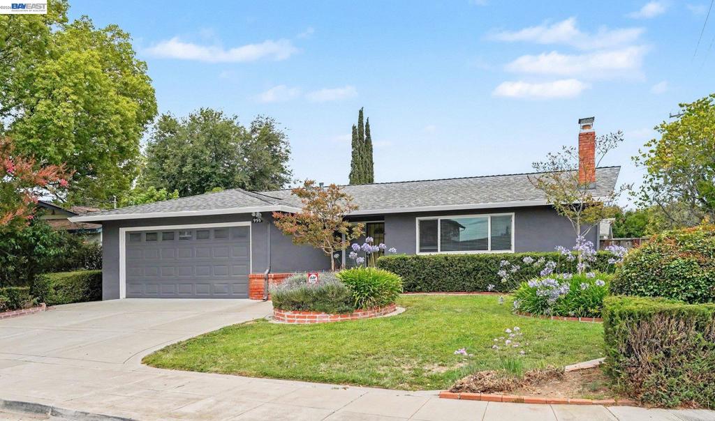 998 Wagoner Dr