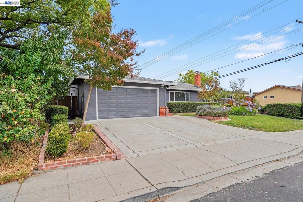 998 Wagoner Dr