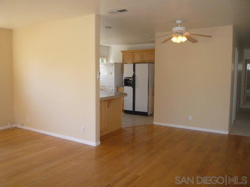 4662 64 Altadena Ave.