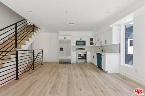 MLS: 26998921