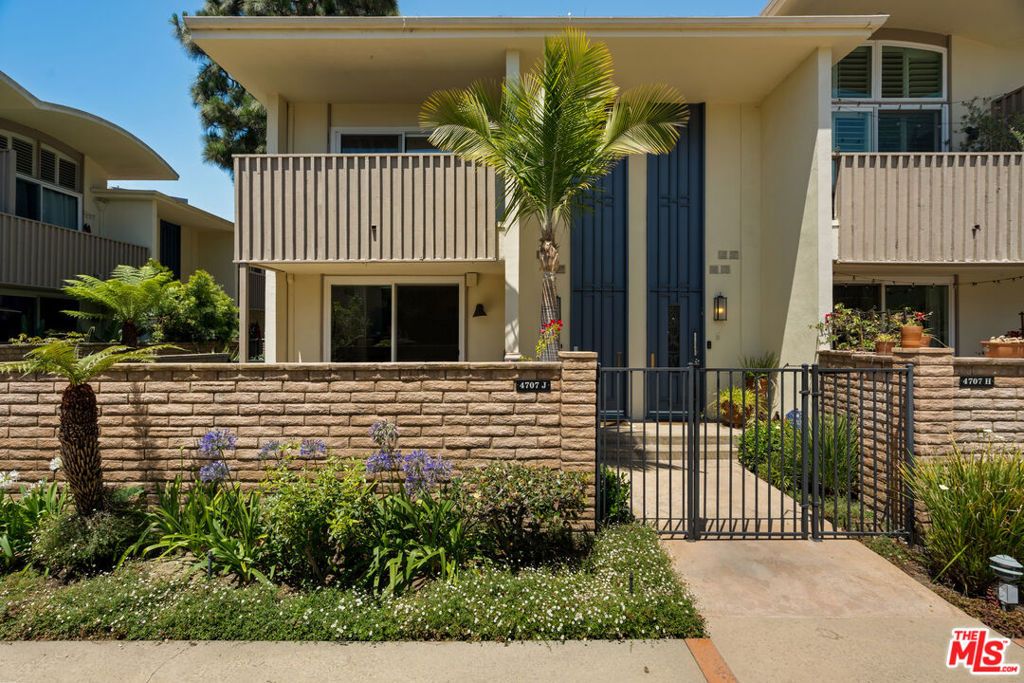 Photo of 4707 La Villa Marina #J, Marina Del Rey, CA 90292 (MLS # 26839505)