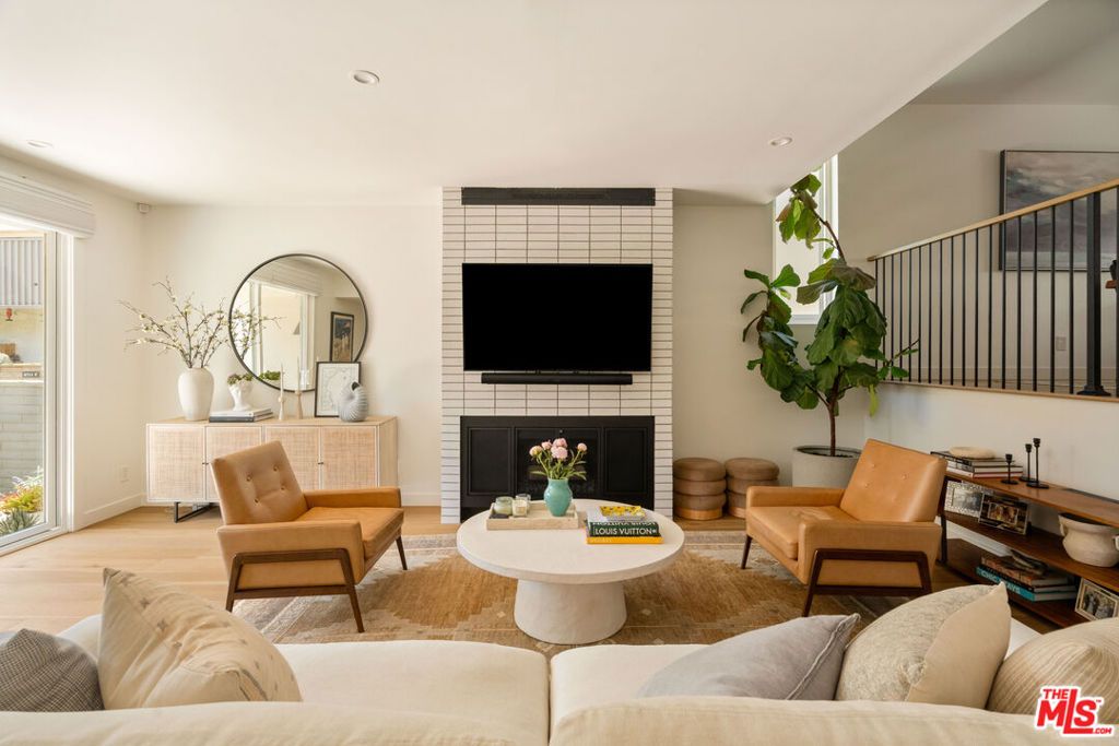 Photo of 4707 La Villa Marina #J, Marina Del Rey, CA 90292 (MLS # 26839505)