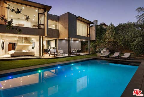 Photo of 212 S Saltair Avenue, Los Angeles, CA 90049 (MLS # 26866963)