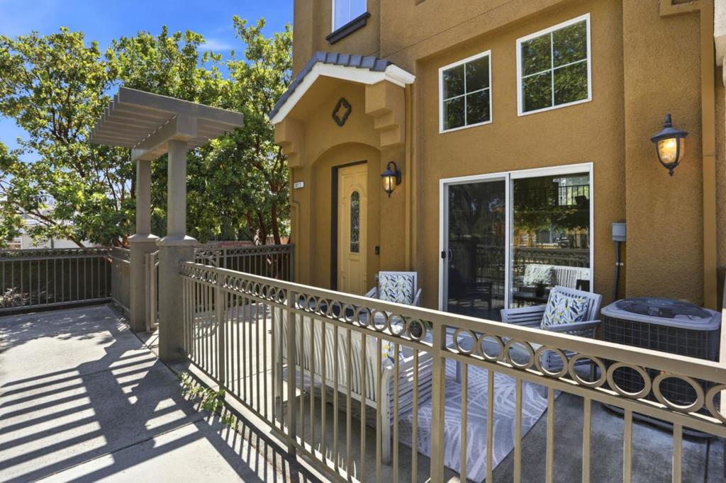 3911 Vicolo Terrace