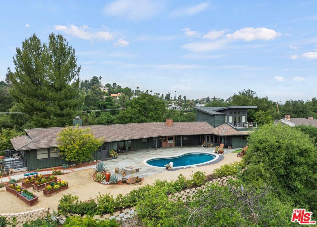 Photo of 4650 Canoga Avenue, Woodland Hills, CA 91364 (MLS # 25535487)