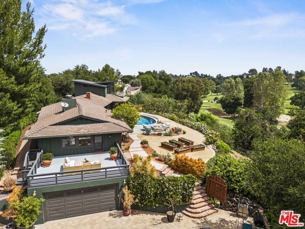 Photo of 4650 Canoga Avenue, Woodland Hills, CA 91364 (MLS # 25535487)