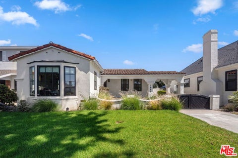 Photo of 3866 Olmsted Avenue, Los Angeles, CA 90008 (MLS # 26987657)