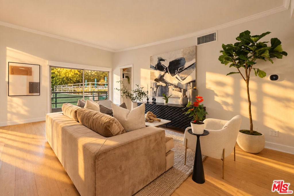 1131 Alta Loma Road 115