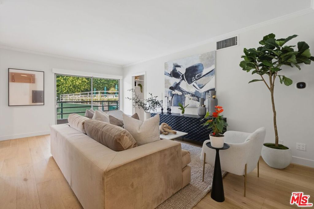 1131 Alta Loma Road 115