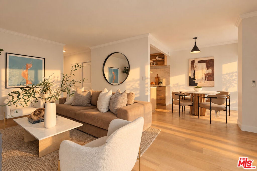 1131 Alta Loma Road 115