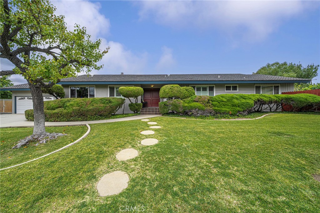 3035 E Charlinda Street