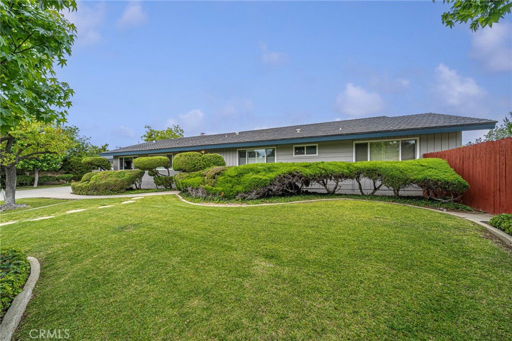 3035 E Charlinda Street