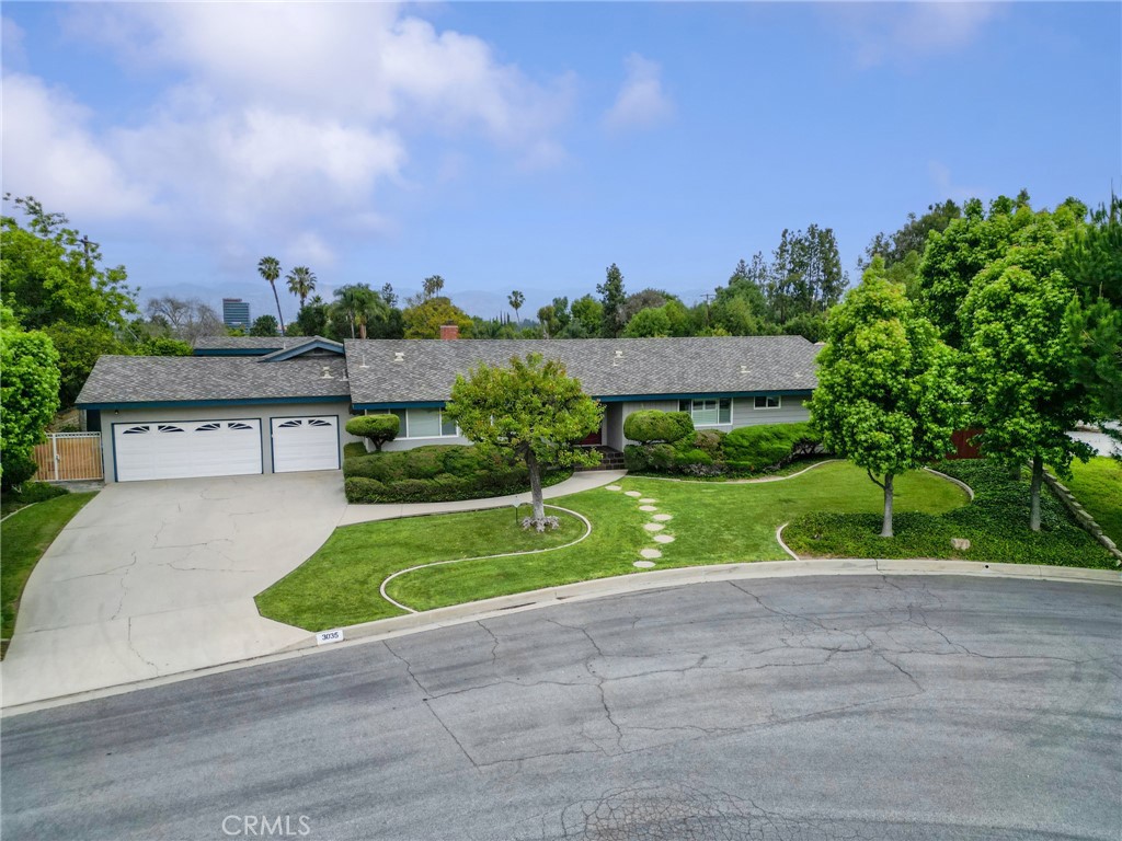 3035 E Charlinda Street