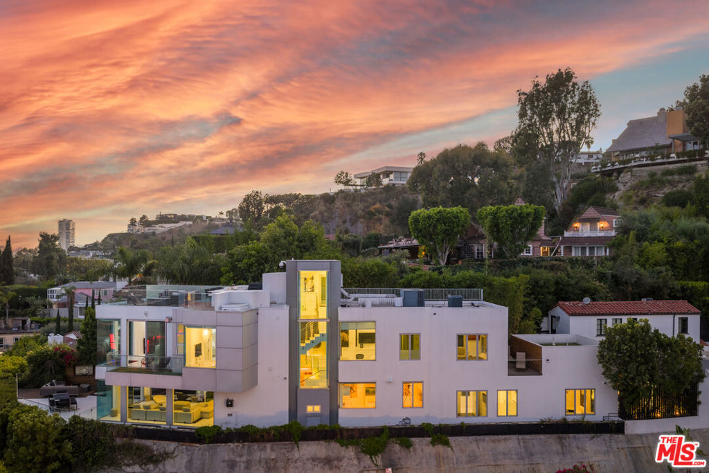 1377 Miller Place