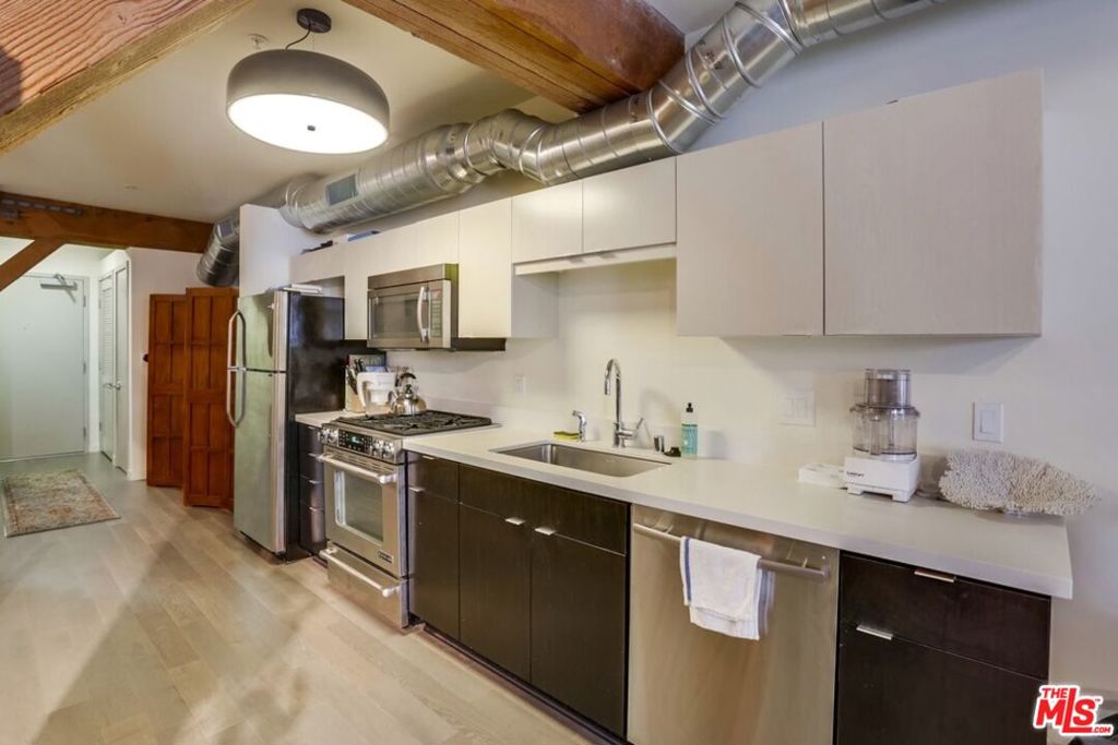 527 Molino Street 310