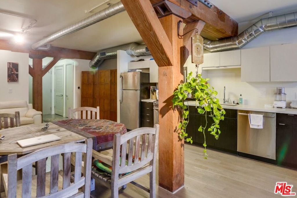 527 Molino Street 310