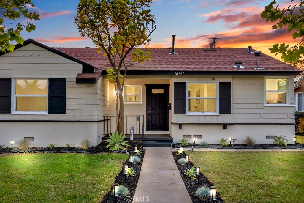 Photo of 10947 Atkinson Ave, Inglewood, CA 90303 (MLS # MB26127356)