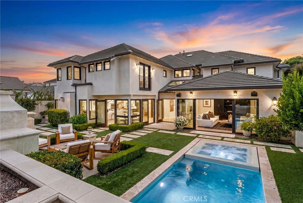 1807 Newport Hills DR E