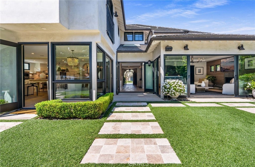 1807 Newport Hills E, Newport Beach CA 92660 - Photo 41