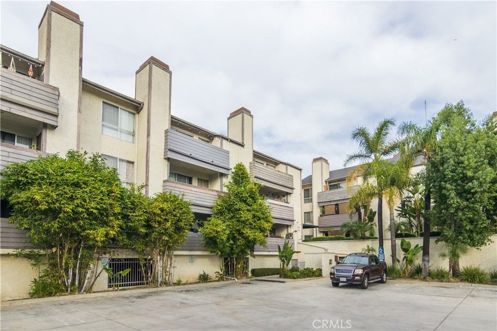 Photo of 20253 Keswick Street #318, Winnetka, CA 91306 (MLS # SR26081991)