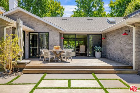 Photo of 521 Loring Avenue, Los Angeles, CA 90024 (MLS # 26636239)