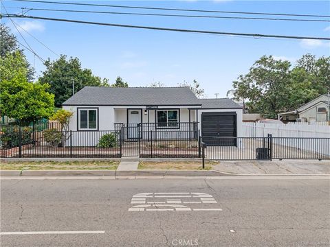 Photo of 215 W Lugonia Ave Ave, Redlands, CA 92374 (MLS # IV26069729)
