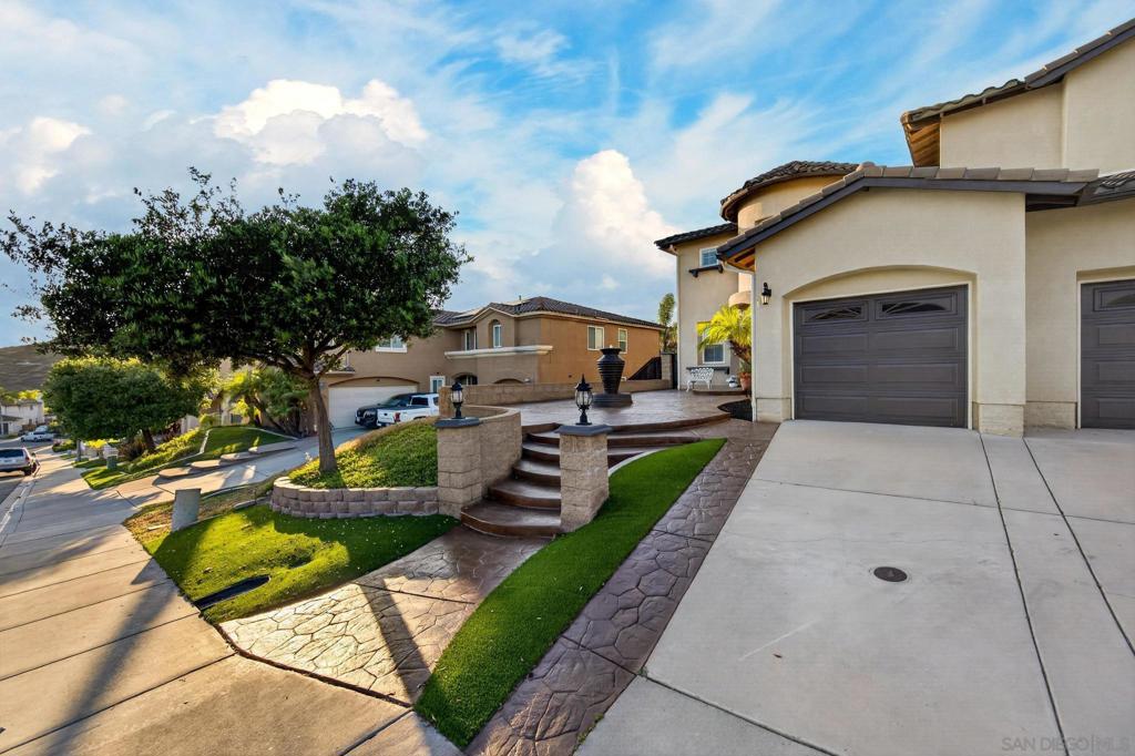 2555 N Trail