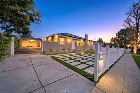 Photo of 6820 Jellico Avenue, Lake Balboa, CA 91406 (MLS # SR26045789)