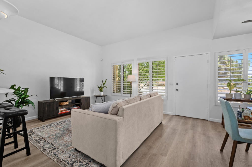 2433 Los Patos Drive