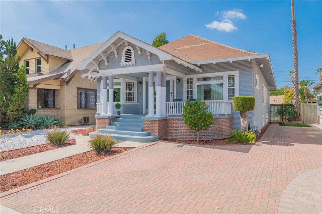 Photo of 2801 Brighton Avenue, Los Angeles, CA 90018 (MLS # OC25233977)