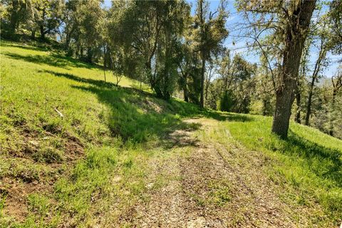 Tiny photo for 0 Tres Vista, Paso Robles, CA 93446 (MLS # NS26058065)