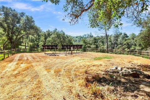 Tiny photo for 0 Tres Vista, Paso Robles, CA 93446 (MLS # NS26058065)