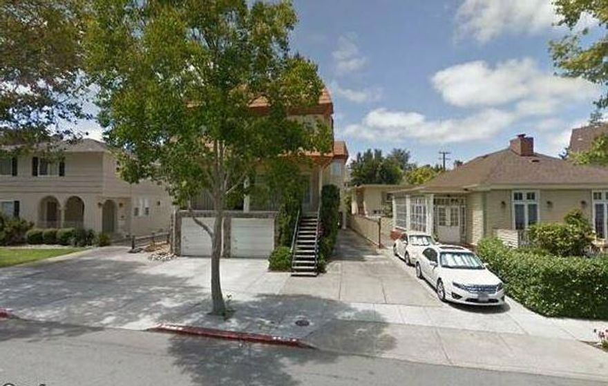 *****WALK TO BURLINGAME AVE**** TOP FLOOR UNIT**** WATER GARBAGE PAID FOR BY OWNER....EXCELLANT LOCATION.  Move-in Condition!