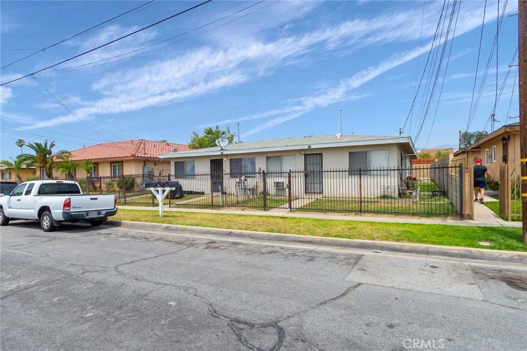 412 W Ramona