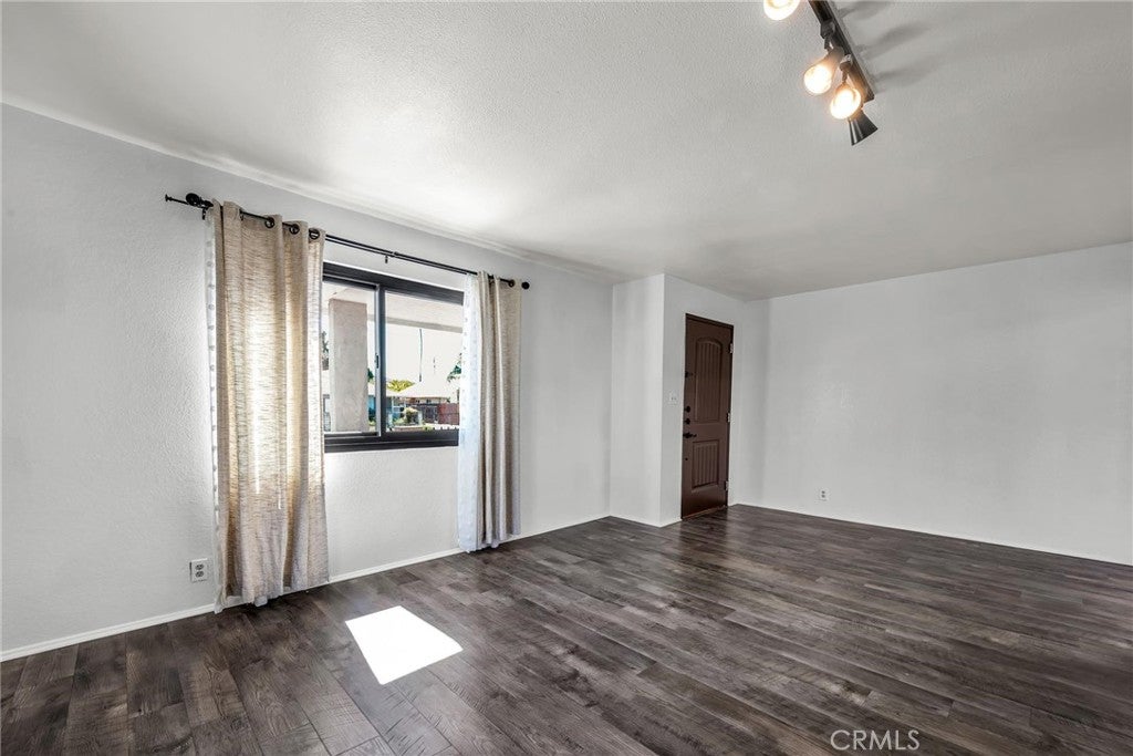 1559 W 223rd