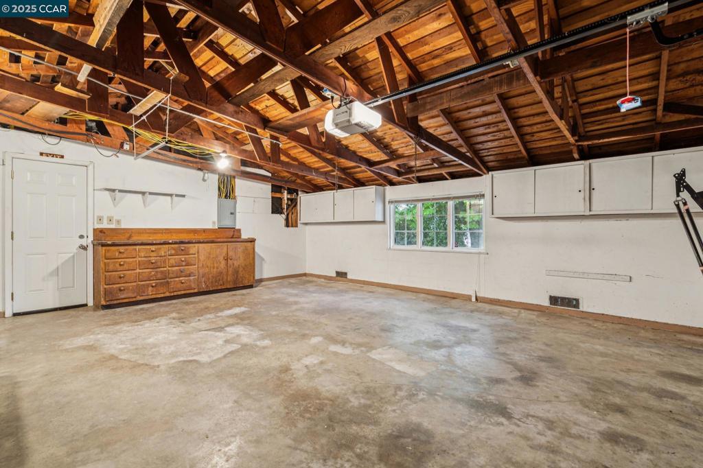 WALNUT BLVD - Residential