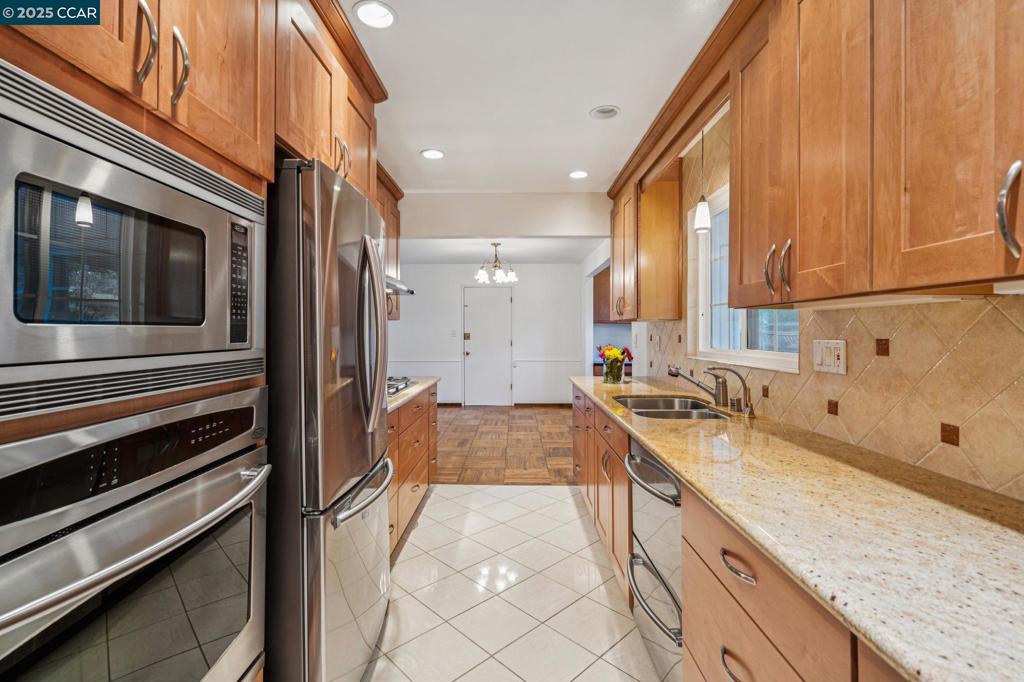 WALNUT BLVD - Residential