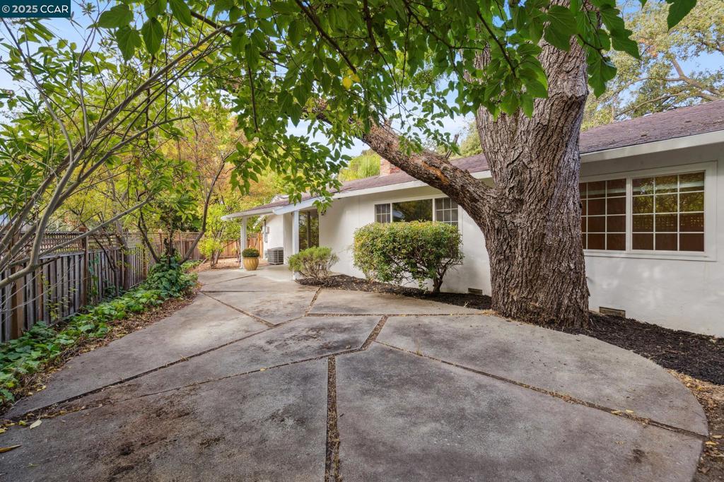 WALNUT BLVD - Residential