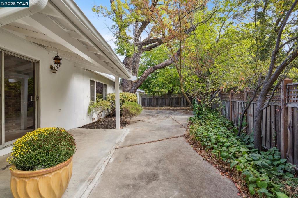 WALNUT BLVD - Residential