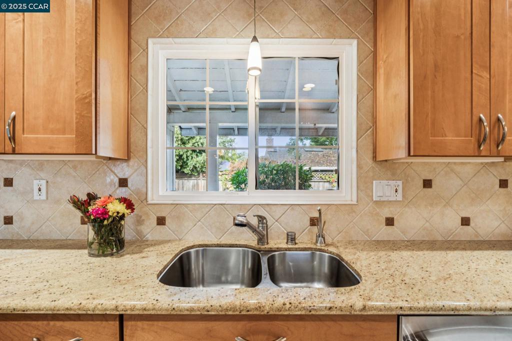 WALNUT BLVD - Residential