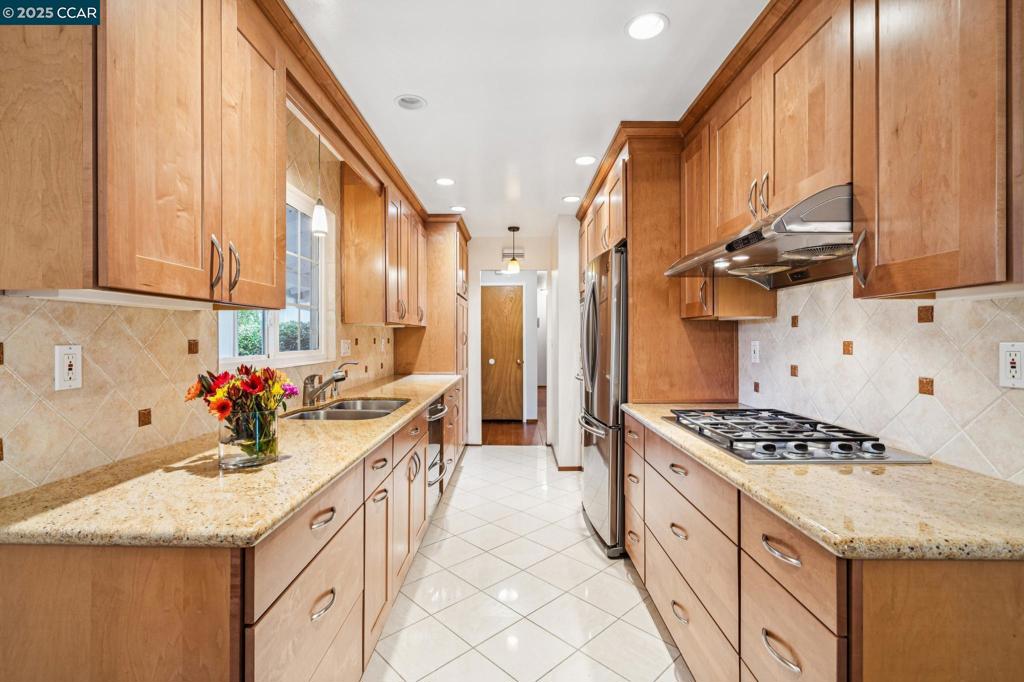 WALNUT BLVD - Residential