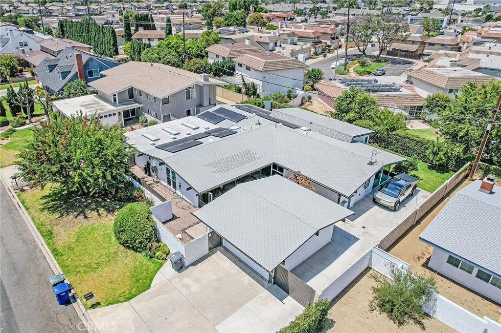 5561 Fox Hills